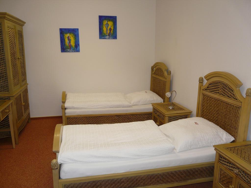 Hotel Kreuzbruchhof Burg Stargard Pokoj fotografie
